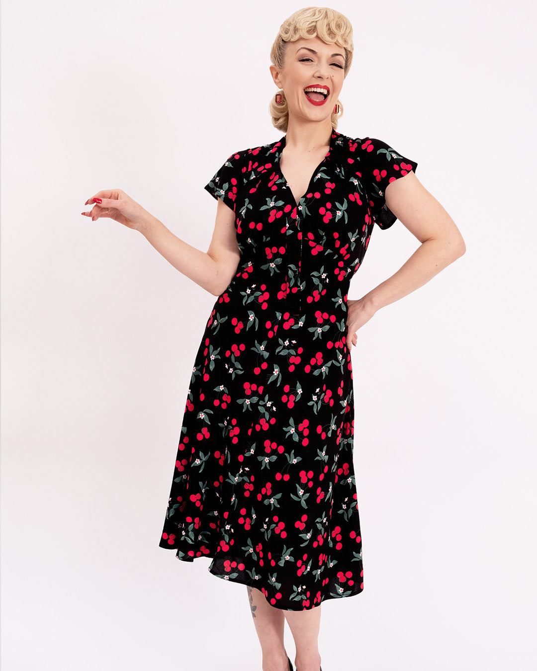 Pretty 40s Tea Dress in Cherry Print